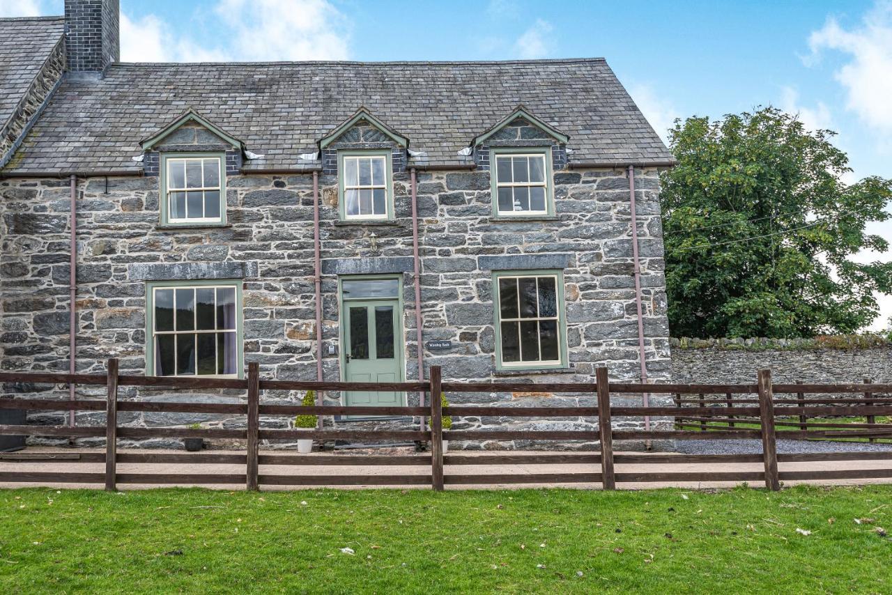 Villa Waedog Bach Llanfor Exterior foto