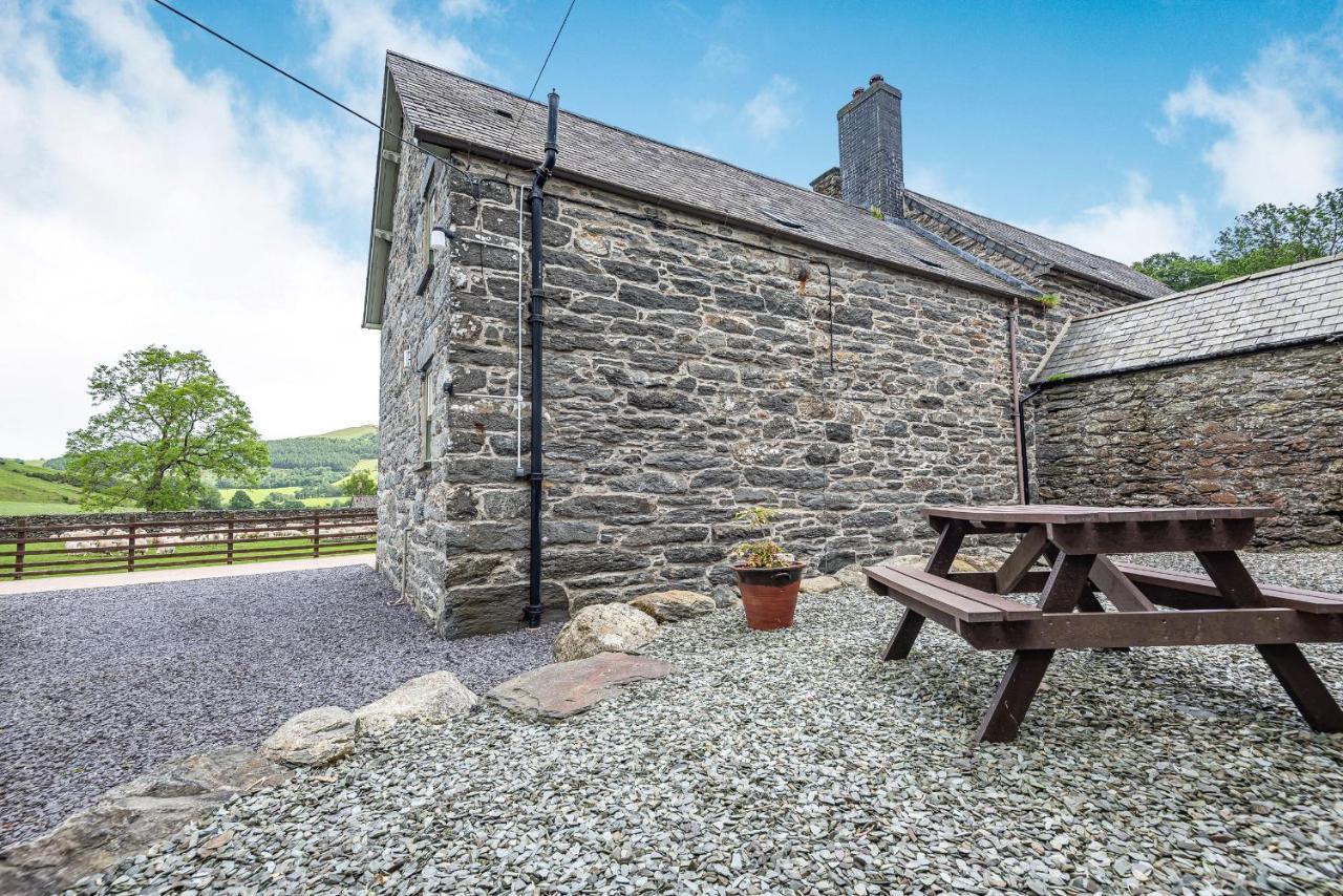 Villa Waedog Bach Llanfor Exterior foto